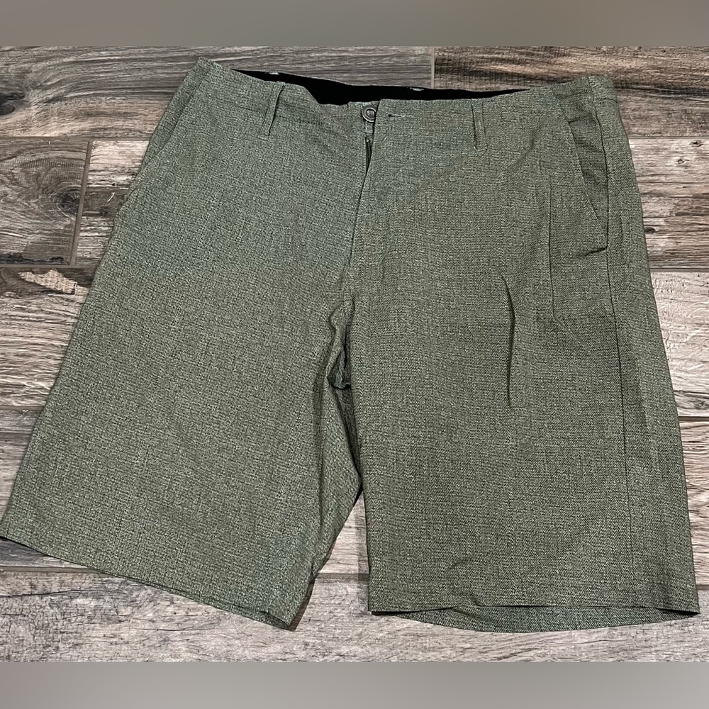 Volcom Surf&Turf V4S Hybrid Shorts green.